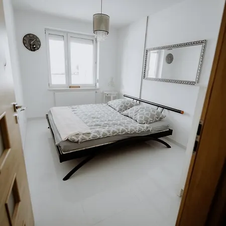 The Pearl Of Warsaw-subwaystop&free Parking