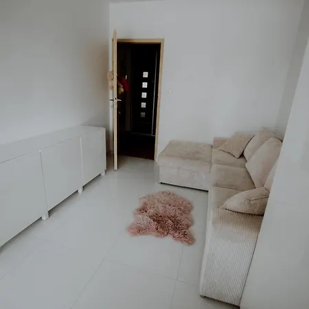 The Pearl Of Warsaw-subwaystop&free Parking