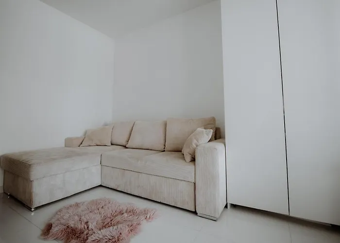 The Pearl Of Warsaw-subwaystop&free Parking