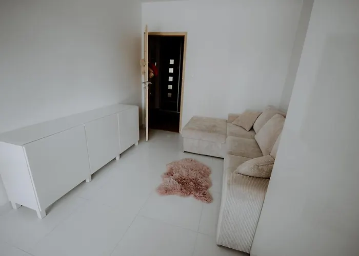 The Pearl Of Warsaw-subwaystop&free Parking