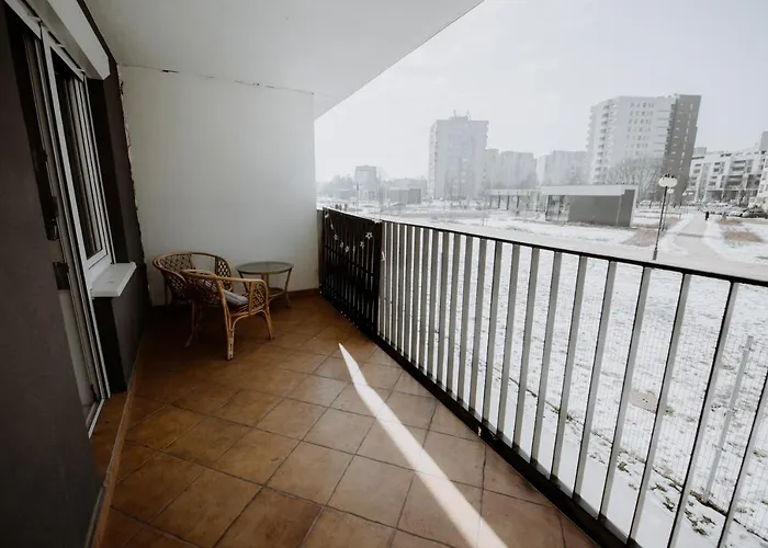 The Pearl Of Warsaw-subwaystop&free Parking