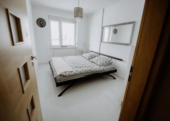 The Pearl Of Warsaw-subwaystop&free Parking